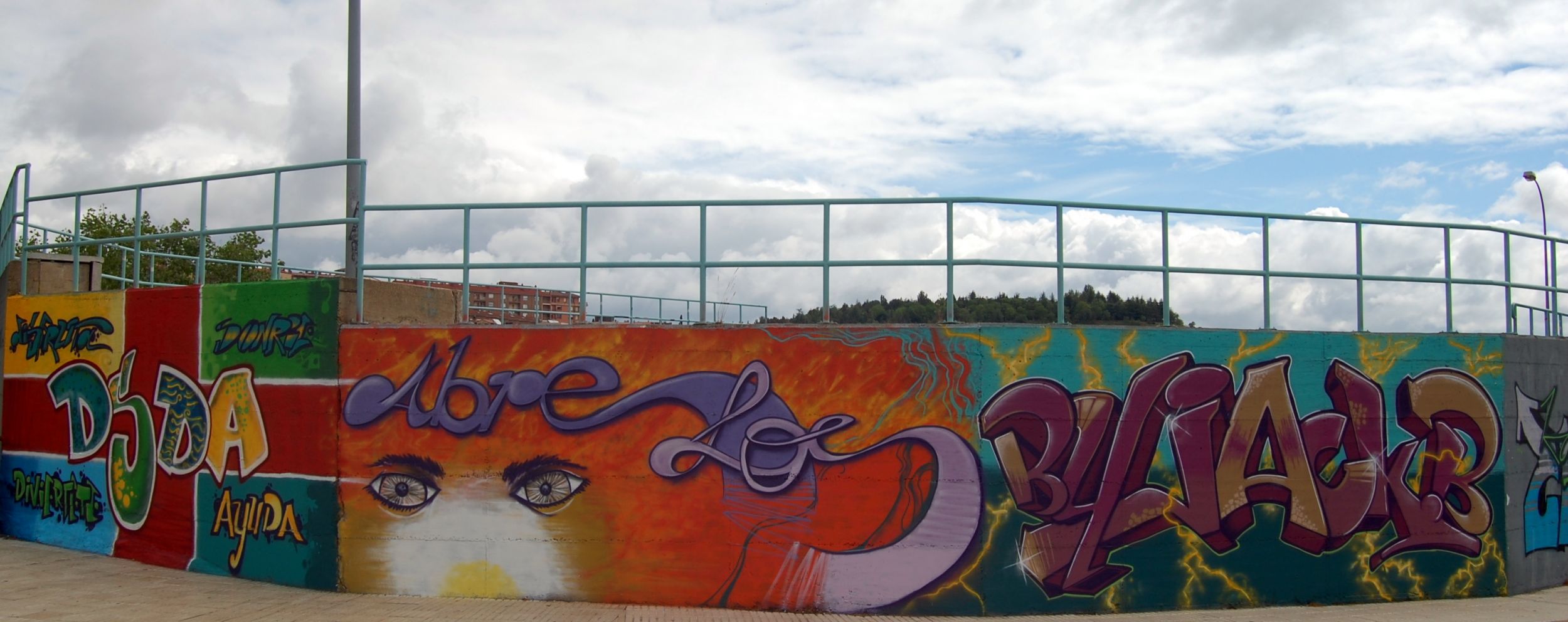 25 jóvenes 